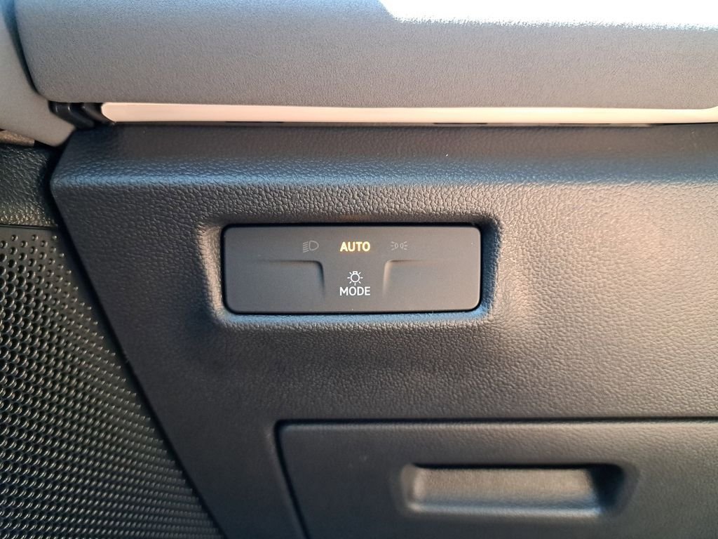 2025 Volkswagen Tiguan SE - Photo 31