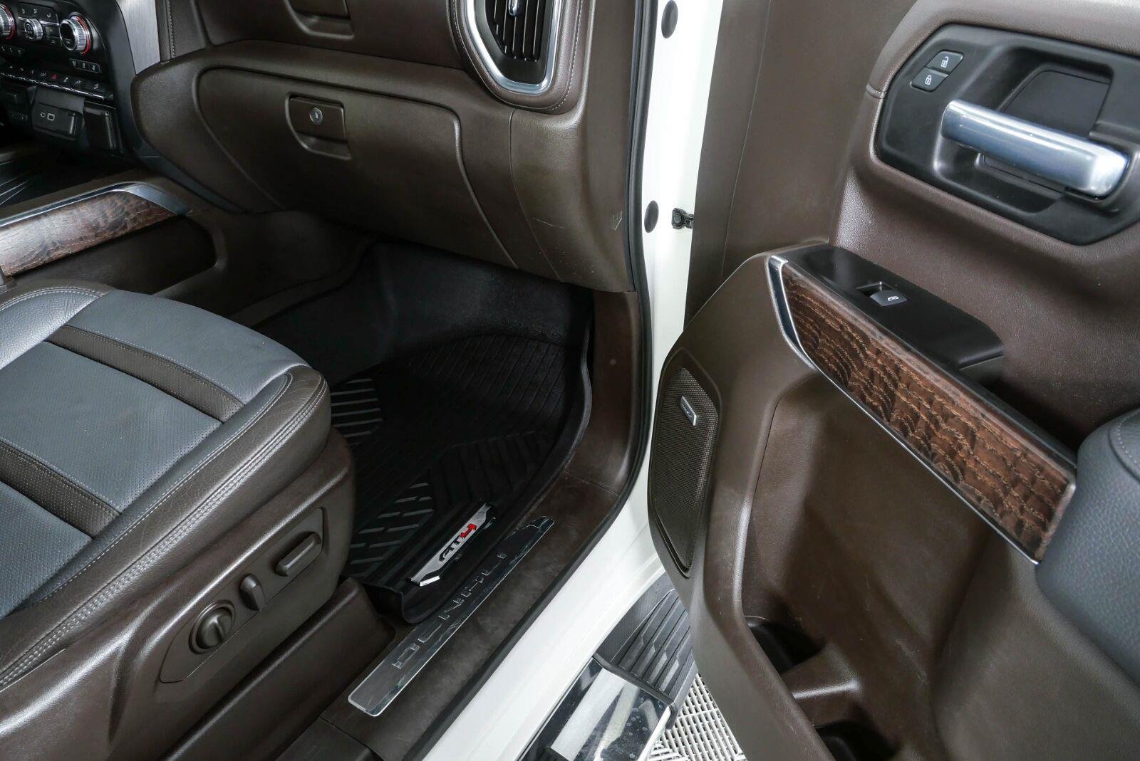Used 2021 White GMC Denali image 25