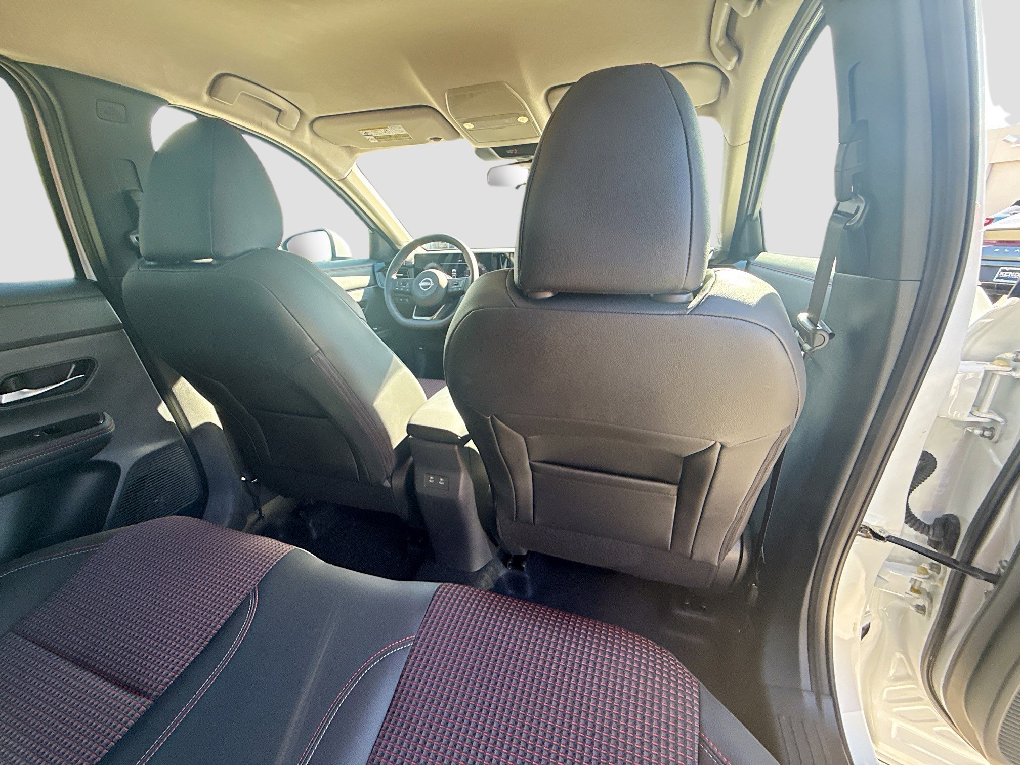 Used 2025 Aspen White Tricoat Nissan SR image 28