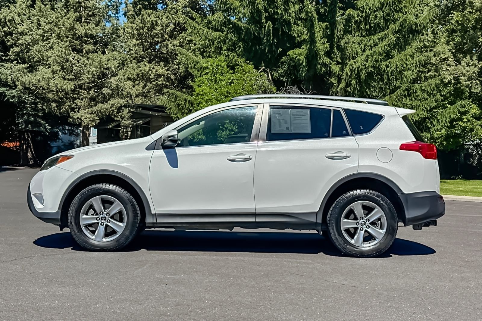 Used 2015 White Toyota XLE image 8