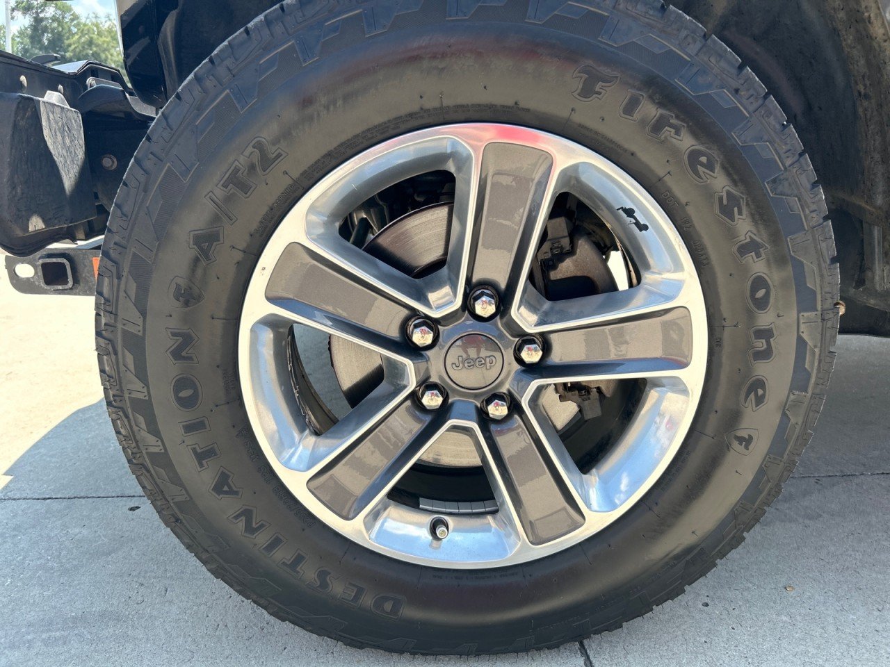 Used 2020 Black Jeep Sahara image 9