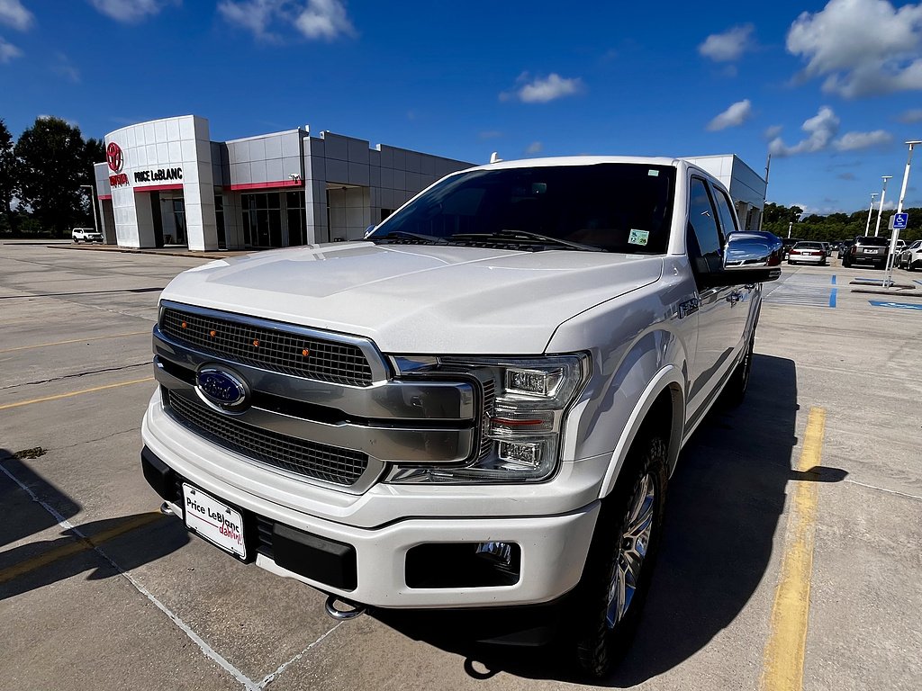Used 2018 White Platinum Metallic Tri-Coat Ford Platinum image 7