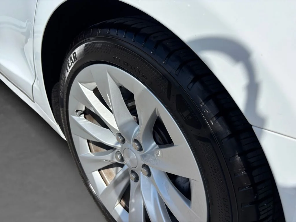 Used 2016 White Tesla 90D image 39