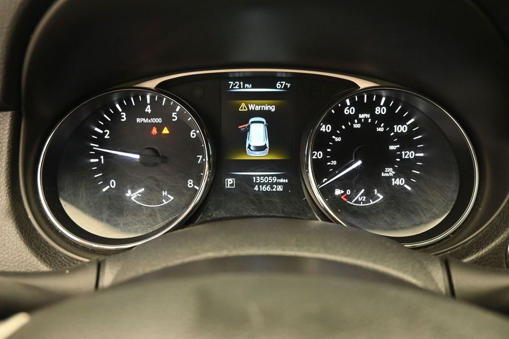 Used 2016 White Nissan SL image 18