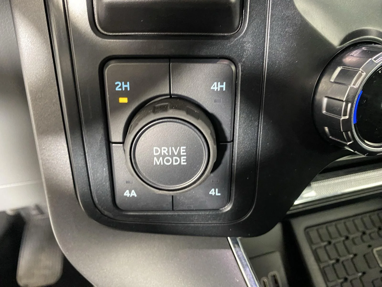 Used 2025 Gray Ford LARIAT image 20