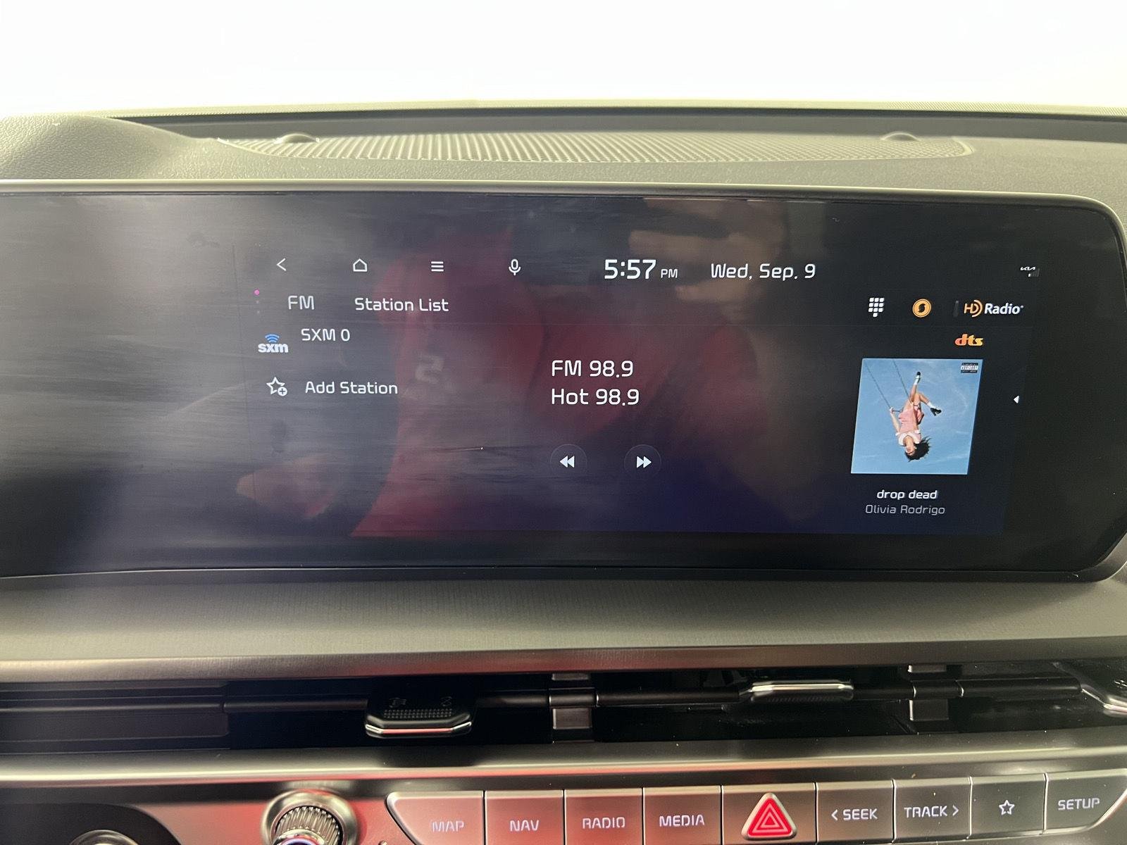 Used 2025 Glacial White Pearl Kia S image 25