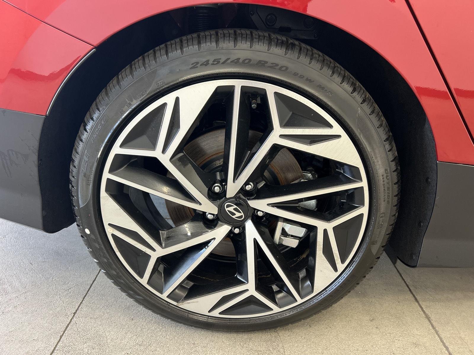 Used 2025 Ultimate Red Hyundai SEL image 9