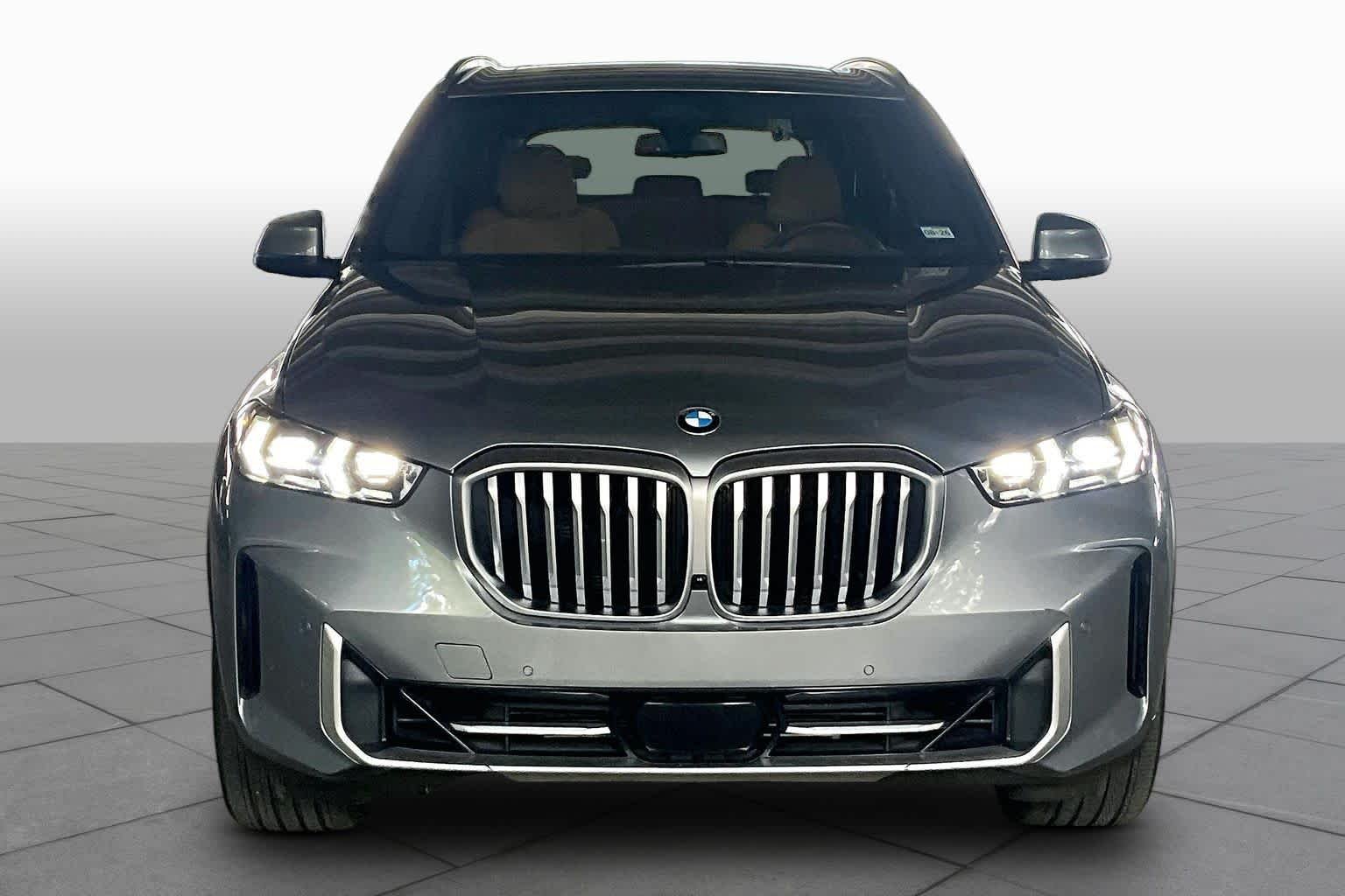 Used 2024 Skyscraper Grey Metallic BMW sDrive40i image 3