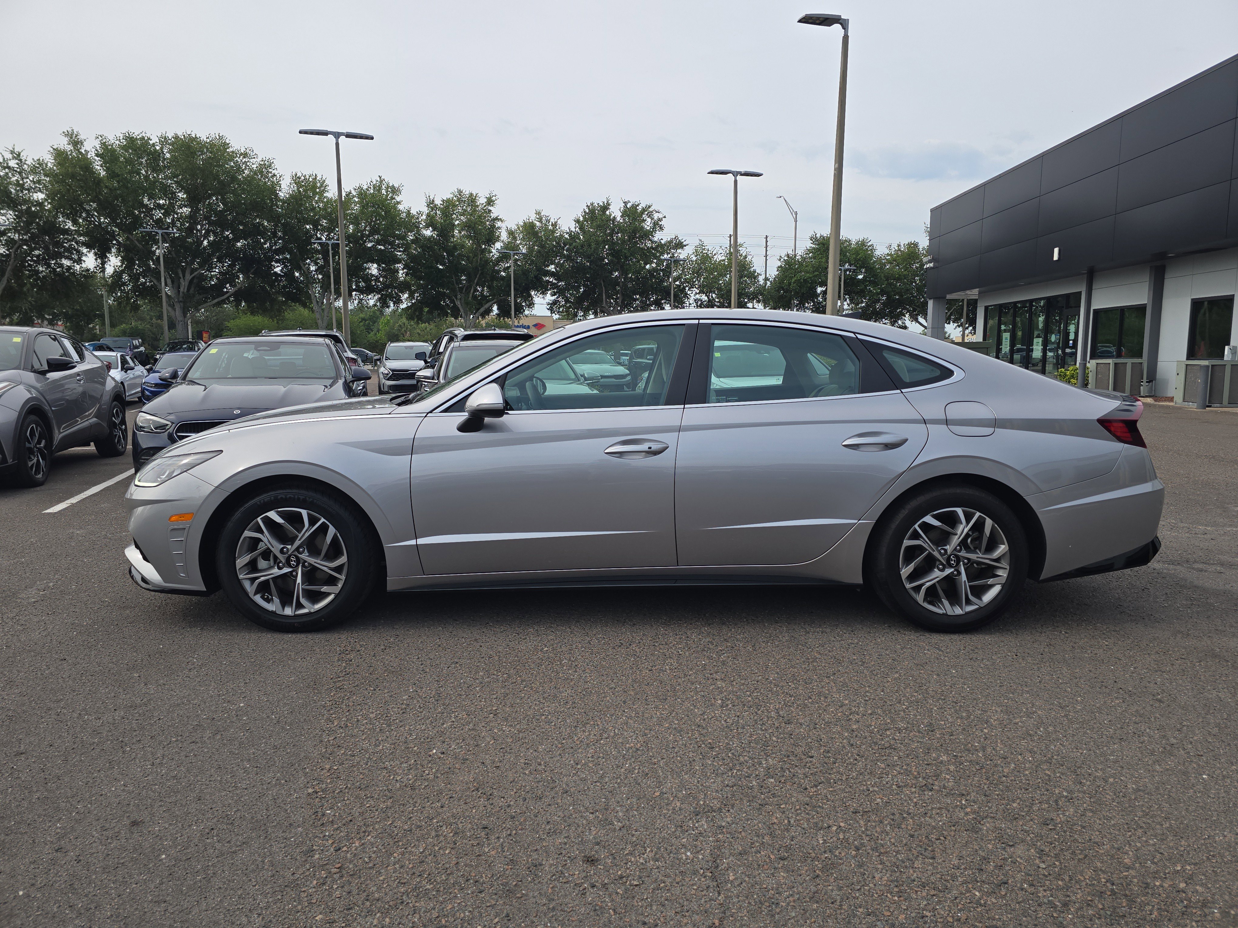 Used 2021 Shimmering Silver Pearl Hyundai SEL image 5