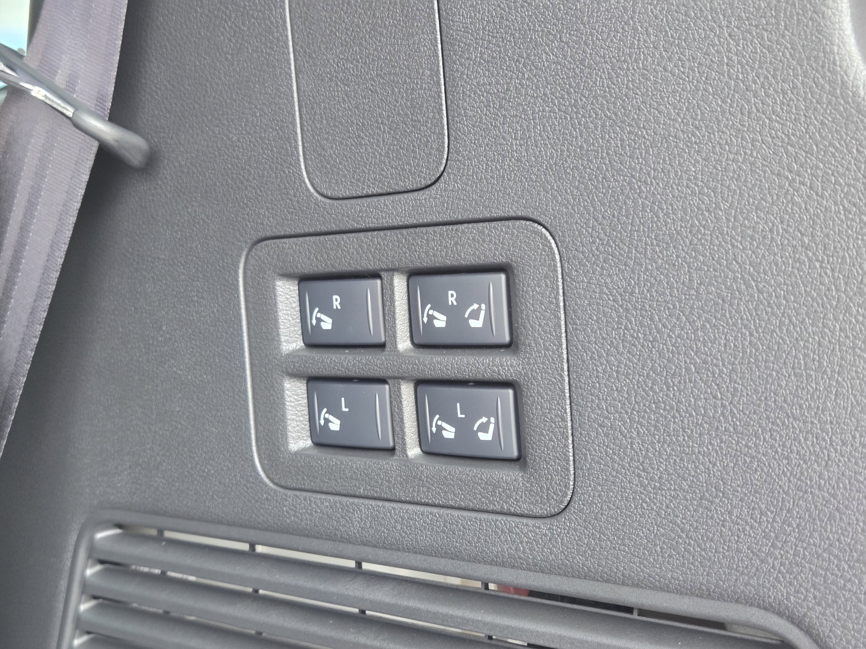 2026 Nissan Armada SL - Photo 25