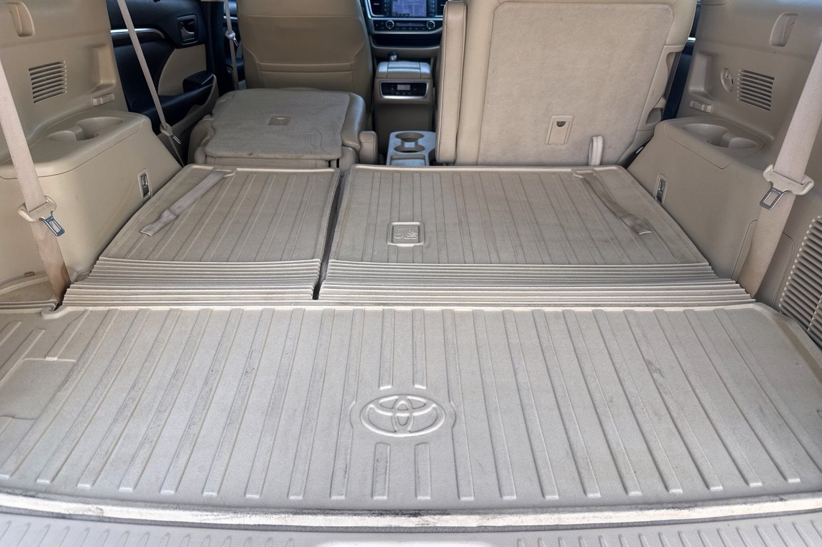 Used 2016 Red Toyota Limited image 16