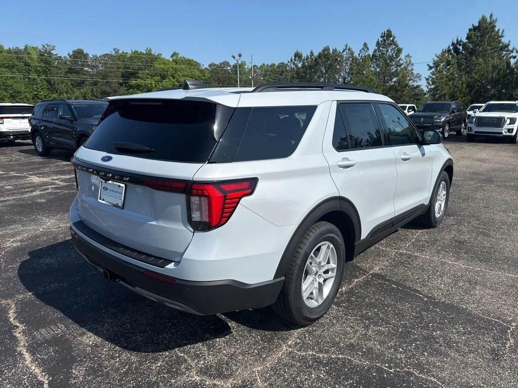 New 2026 Space White Metallic Ford Active image 11