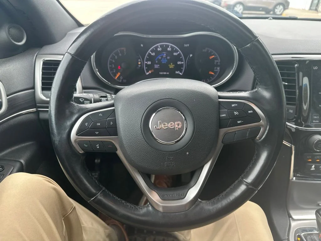 Used 2021 Silver Jeep Limited image 10