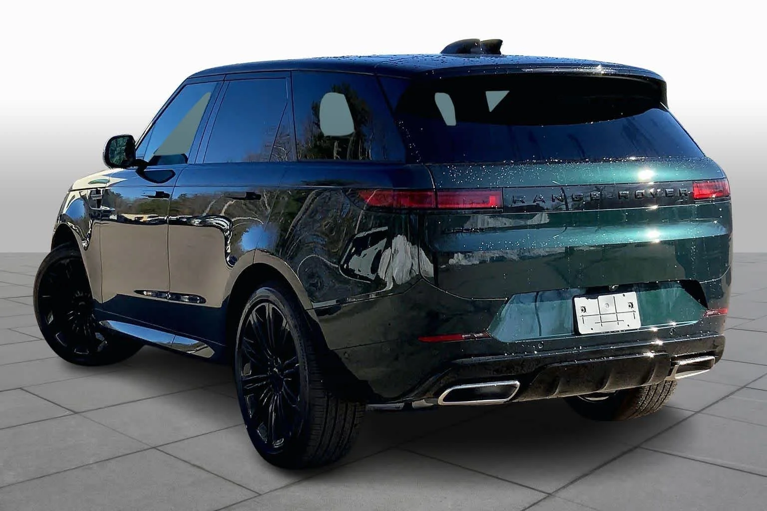 New 2026 British Racing Green Land Rover Dynamic SE image 3
