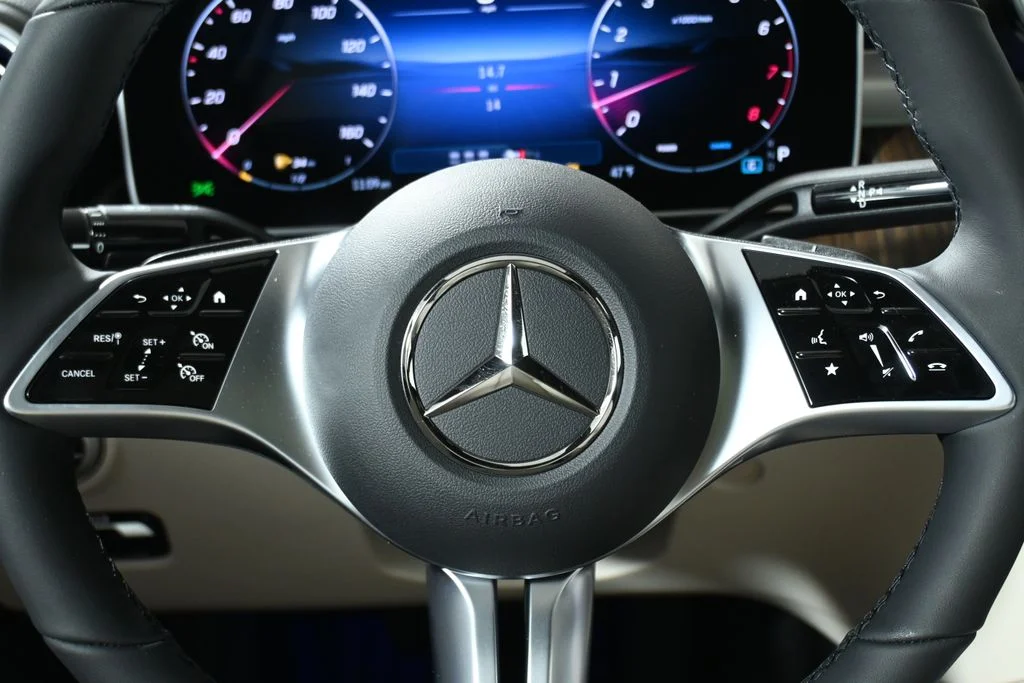Used 2026  Mercedes-Benz C 300 image 18