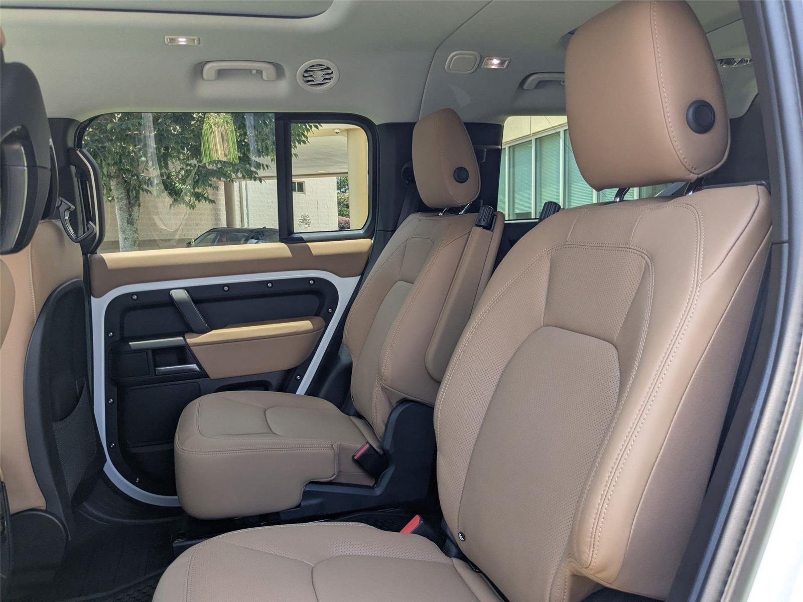 New 2026 Fuji White Land Rover X-Dynamic SE image 26