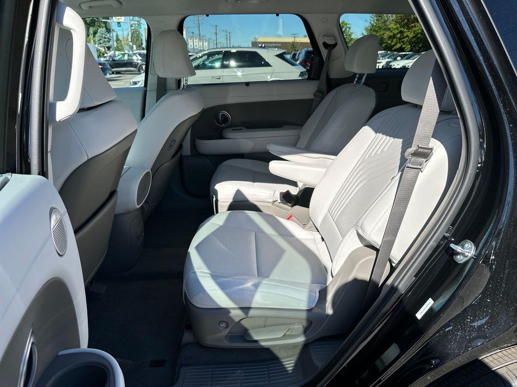 New 2026 Black Hyundai SEL 7P image 15