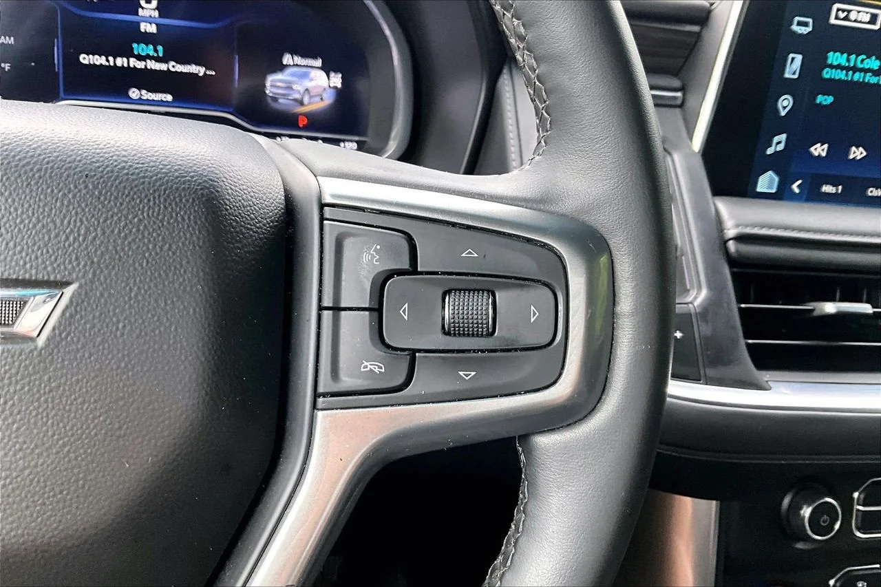 Used 2023 Black Chevrolet Z71 image 30