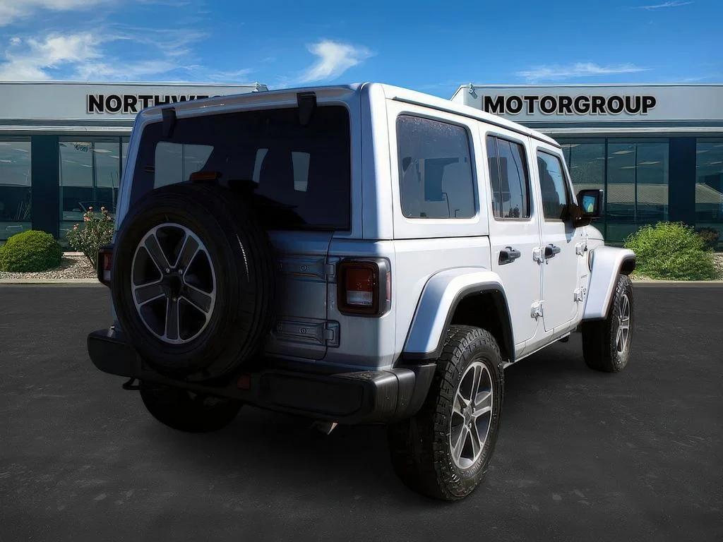 2023 Jeep Wrangler 4-Door Sahara - Photo 6