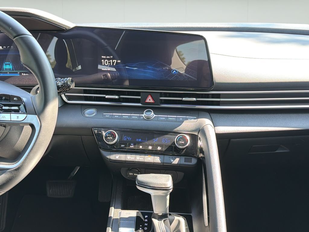 2025 Hyundai Elantra Limited - Photo 23
