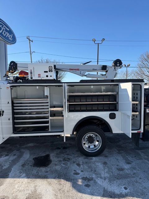 New 2026 Oxford White Ford F-550® XLT image 8