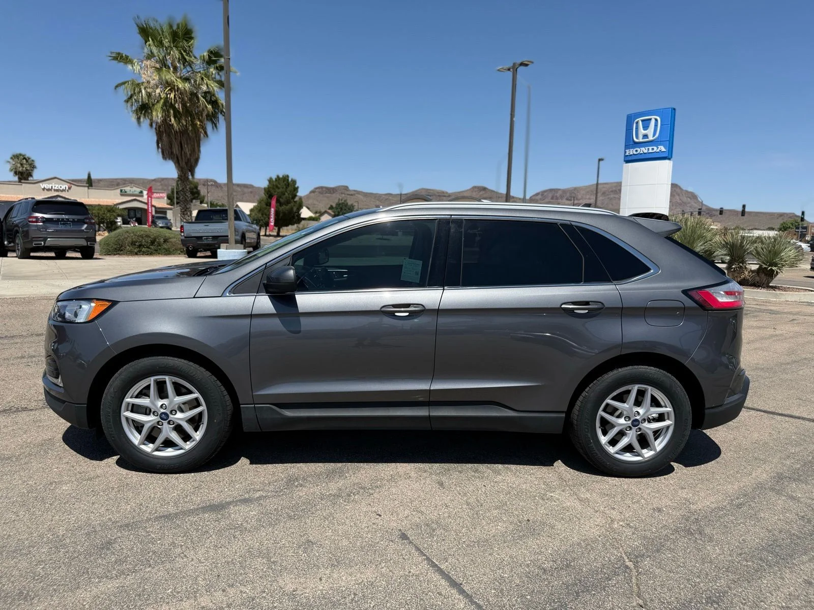 2021 Ford Edge SEL - Photo 10