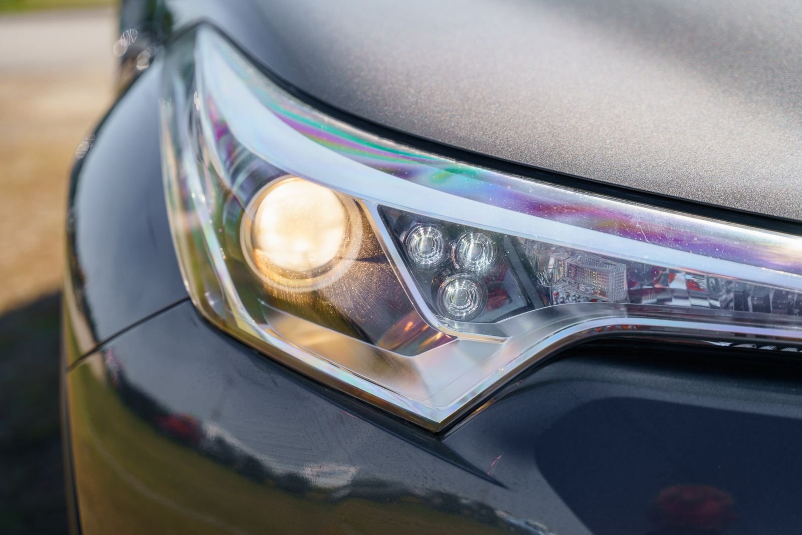 Used 2018 Gray Toyota XLE image 11