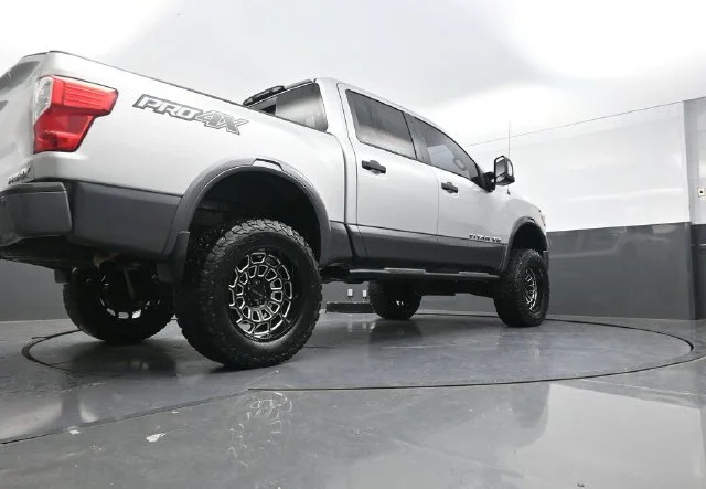 Used 2018 Silver Nissan PRO-4X image 37
