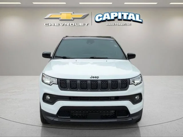 Used 2023  Jeep Altitude image 9