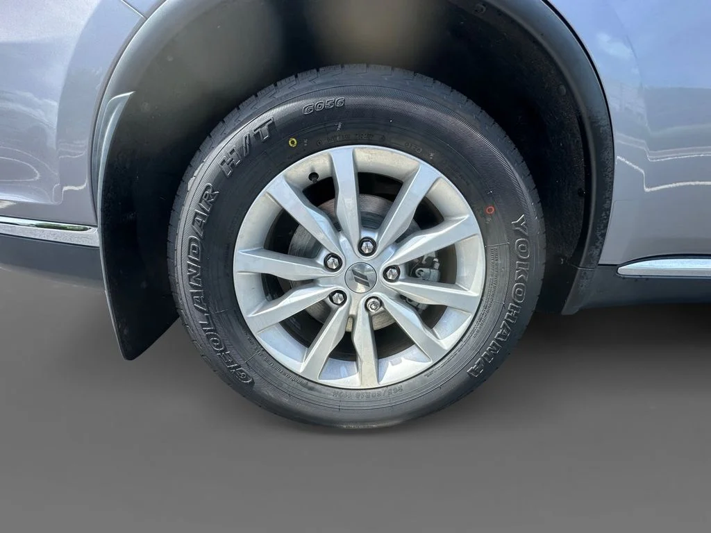 Used 2019 Silver Dodge SXT image 10