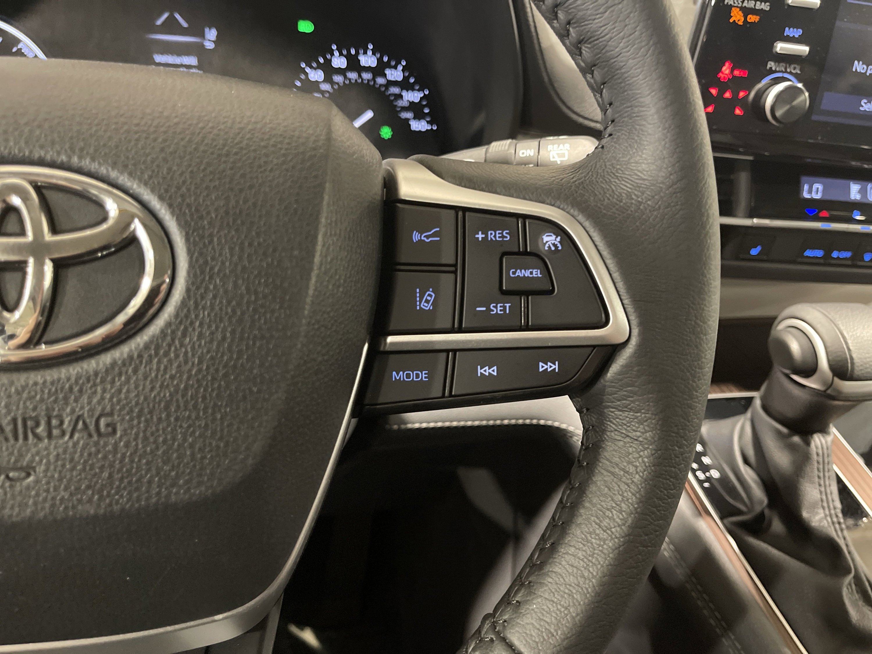 2024 Toyota Sienna XLE - Photo 19