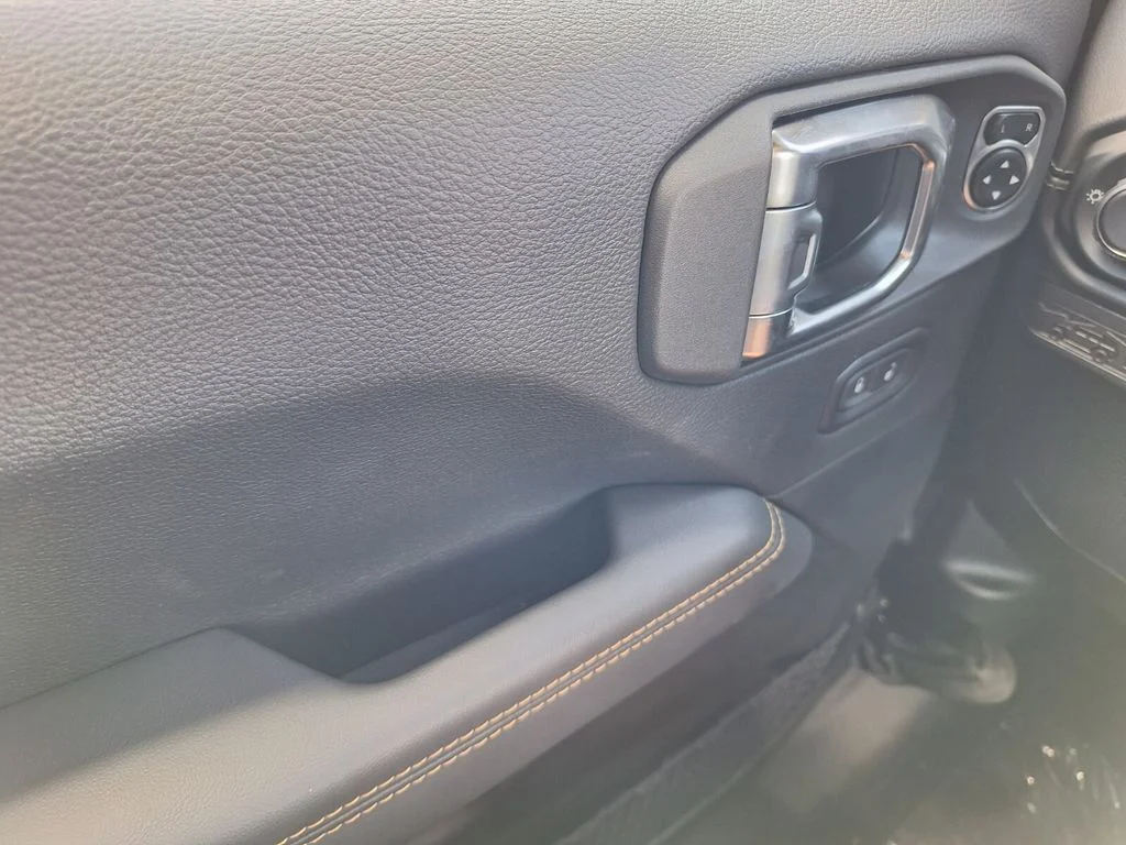 2025 Jeep Wrangler 4-Door Sahara - Photo 23