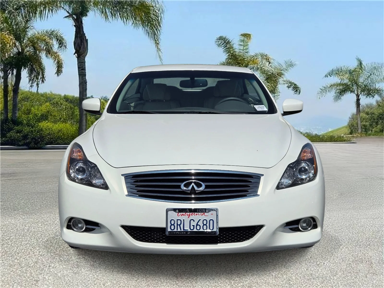 Used 2011 Moonlight White INFINITI 2dr Base image 3