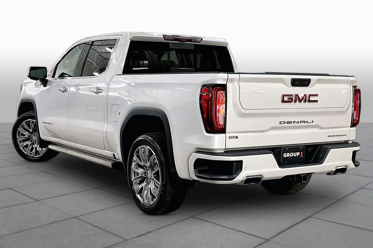 Used 2024 White Frost Tricoat GMC Denali image 12