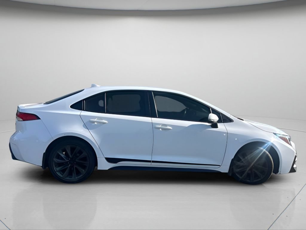 Used 2025 Ice Cap Toyota SE image 4