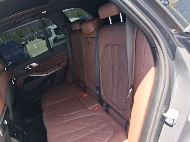 Used 2025 Gray BMW sDrive40i image 17