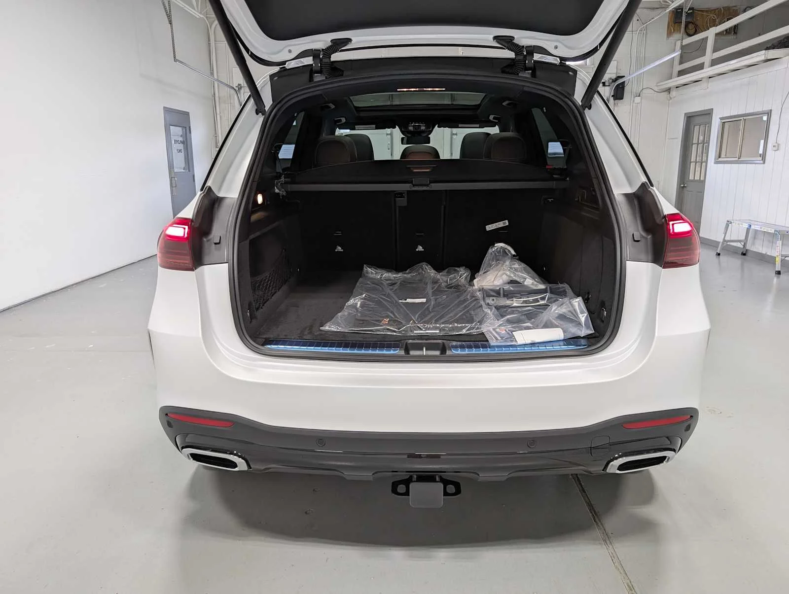 New 2026 MANUFAKTUR Moonlight White magno Mercedes-Benz GLE 450 image 22