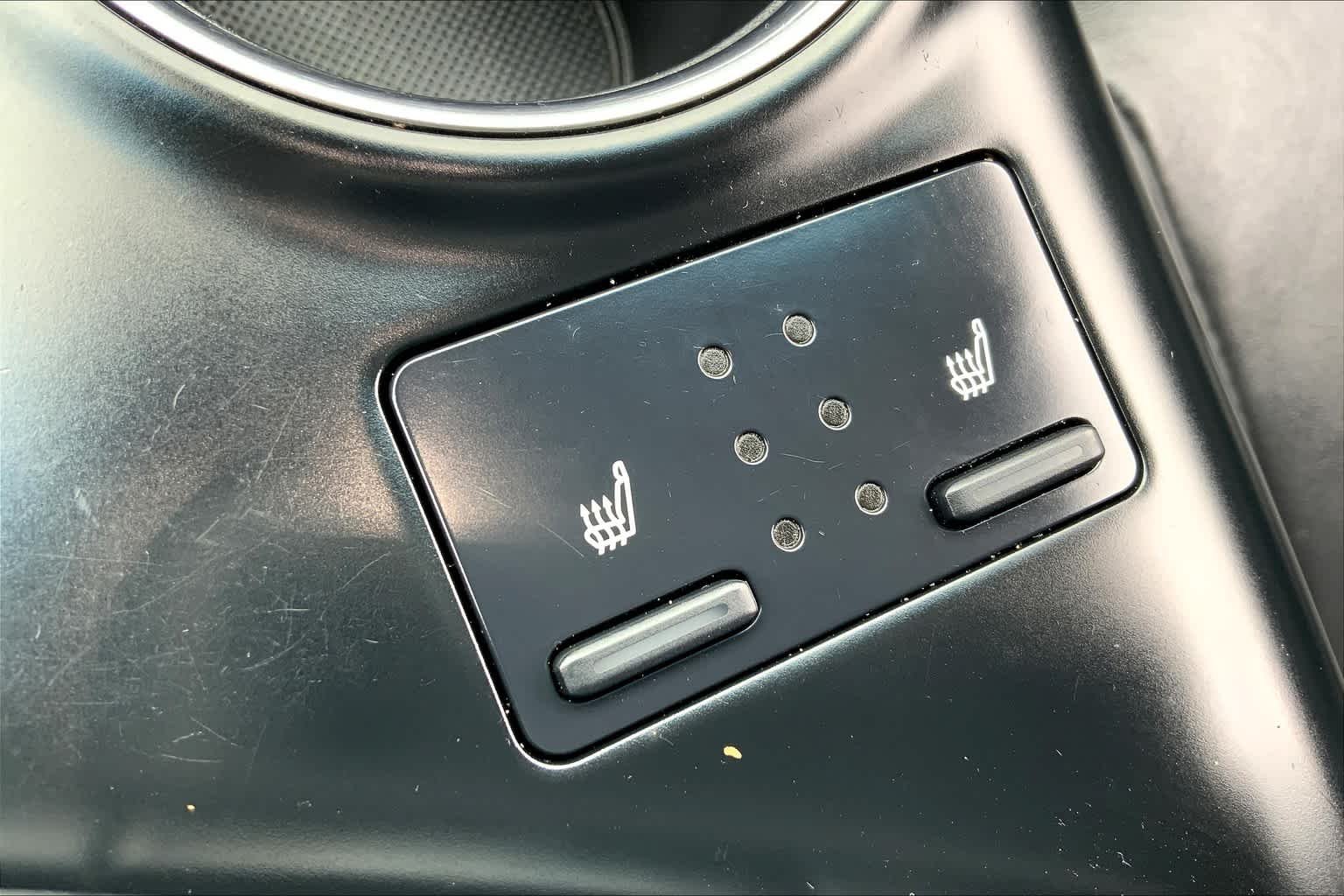 Used 2018 Wind Chill Pearl Toyota XSE V6 image 30