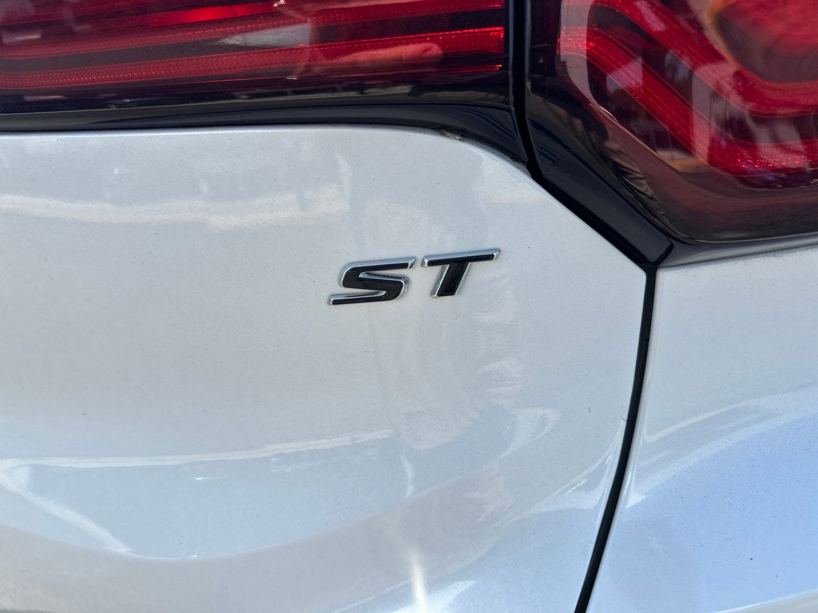 Used 2024 White Frost Buick Sport Touring image 7