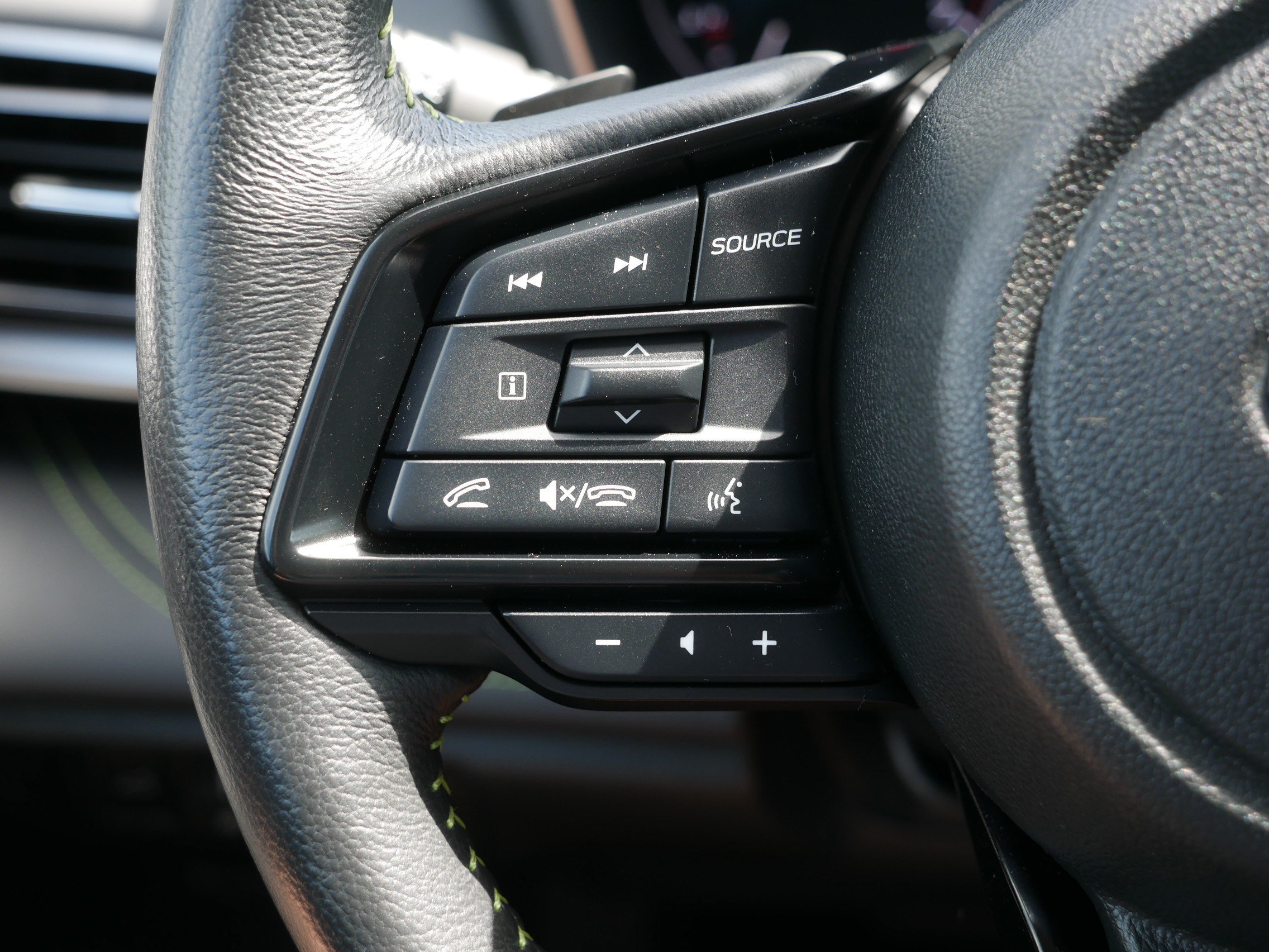 Used 2025 Crystal White Pearl Subaru Onyx Edition image 31