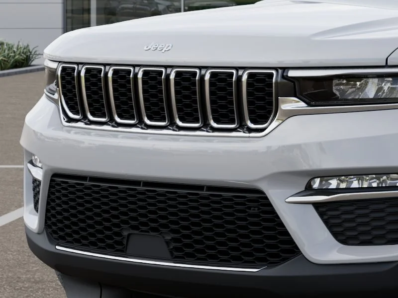 New 2025 Bright White Clear-Coat Exterior Paint Jeep Limited image 36