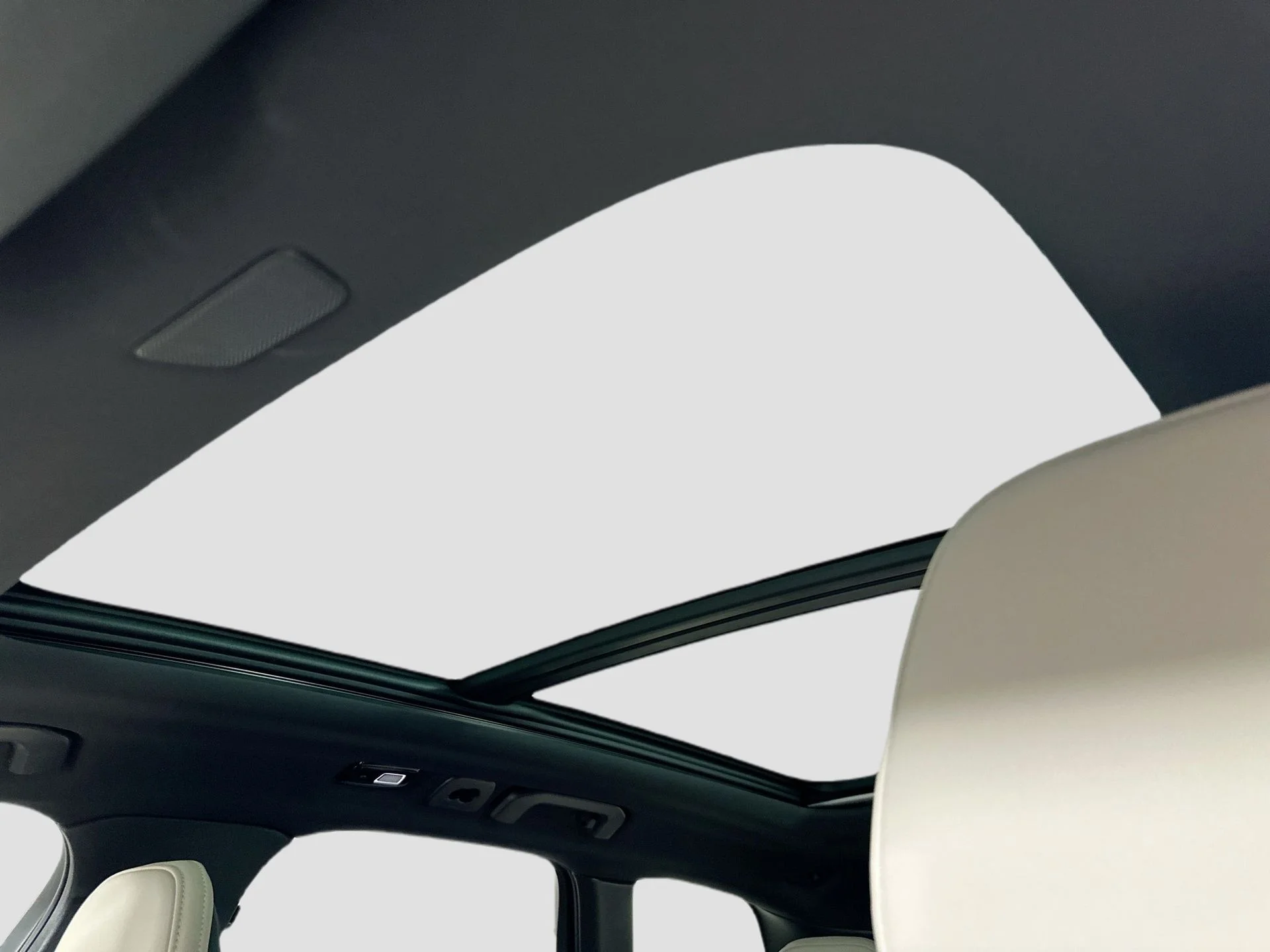 New 2026 Bright Dusk Volvo Plus image 20
