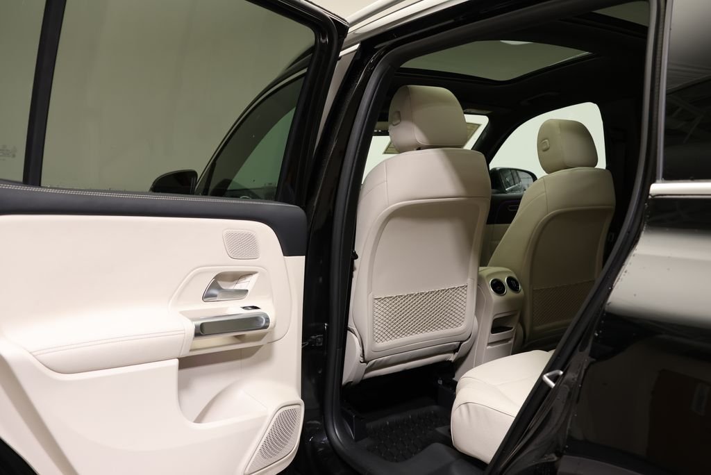 Used 2026 Night Black Mercedes-Benz GLB 250 image 43