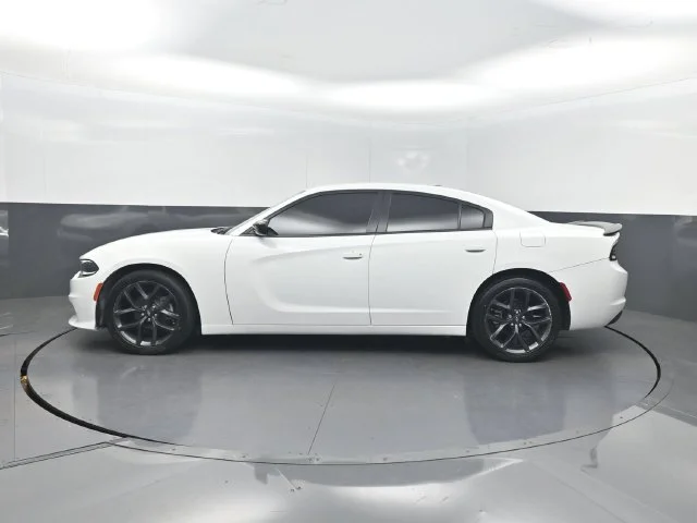 Used 2021 White Dodge SXT image 3