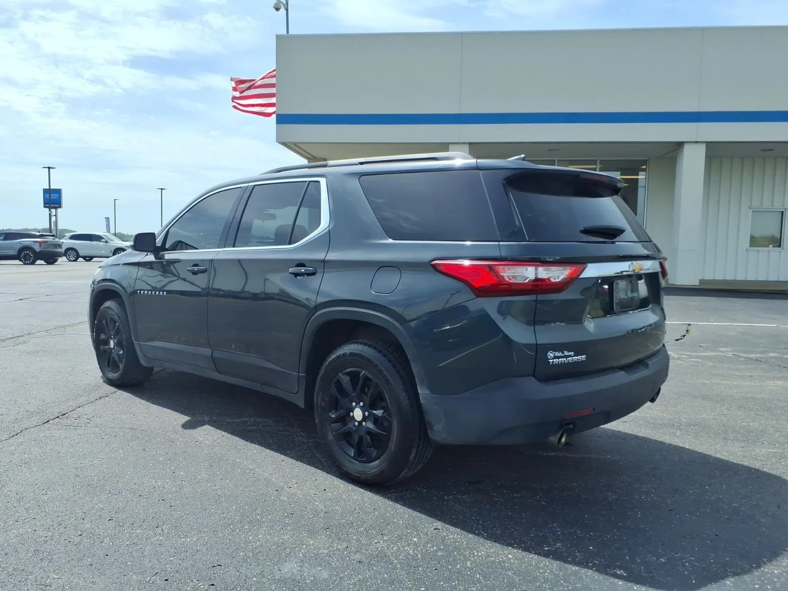 Used 2020 GRAPHITE METALLIC Chevrolet LT Cloth image 3