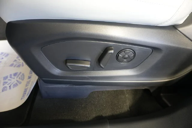 New 2027 Agate Black Metallic Ford Platinum™ image 23