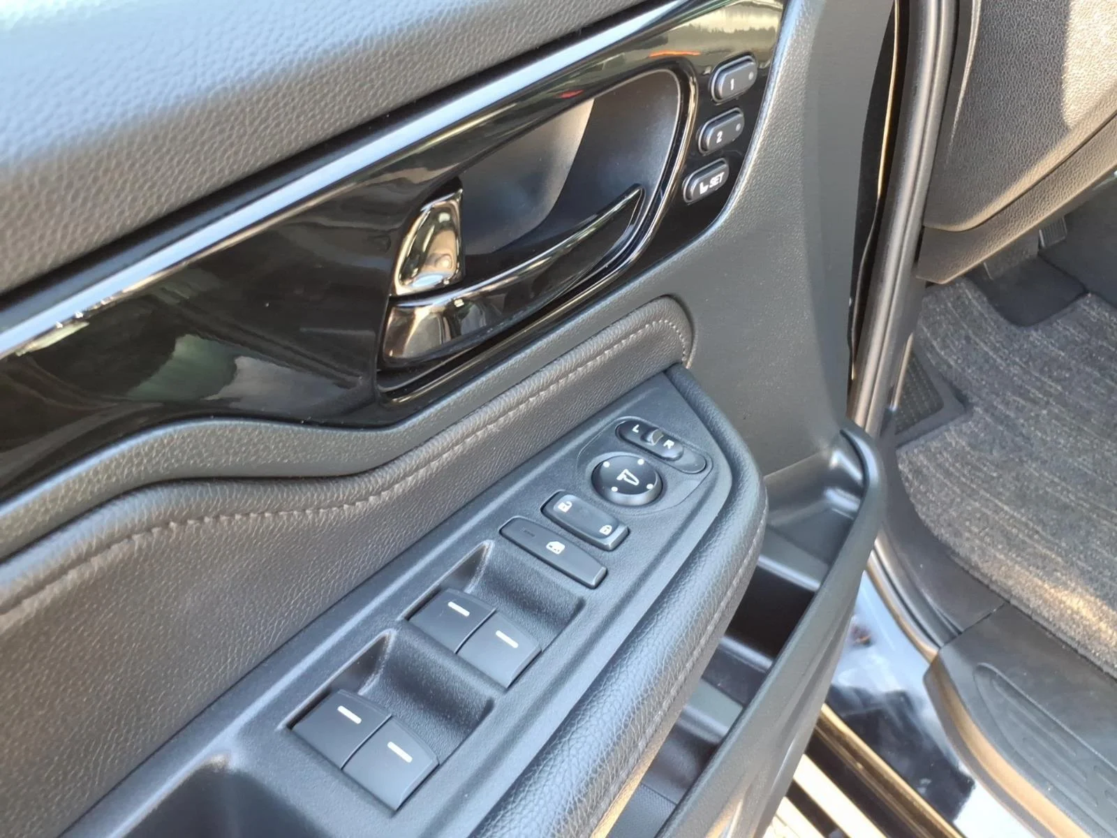 Used 2023 Crystal Black Pearl Honda Touring image 12