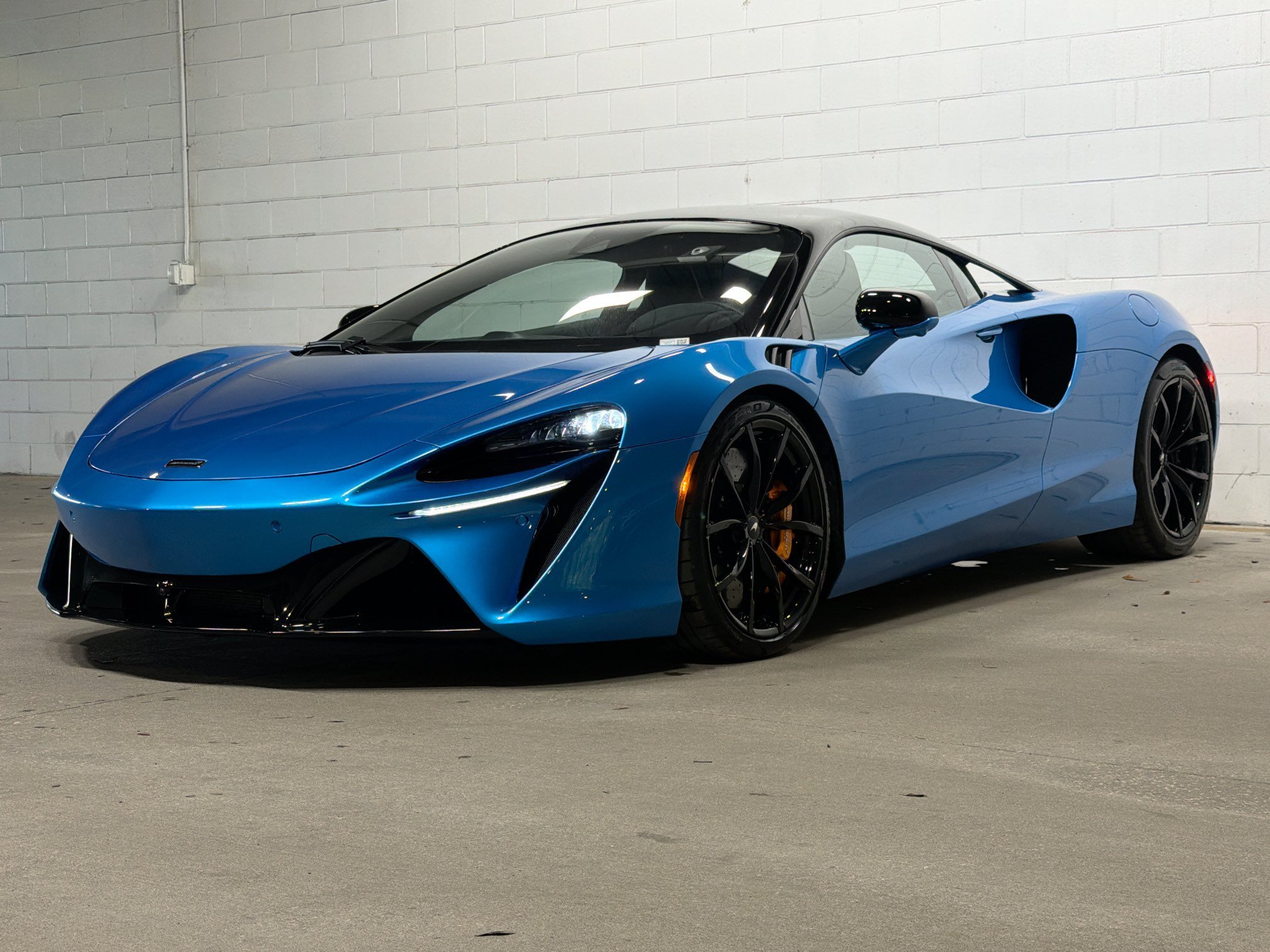 Used 2023 Ludus Blue McLaren Performance image 1