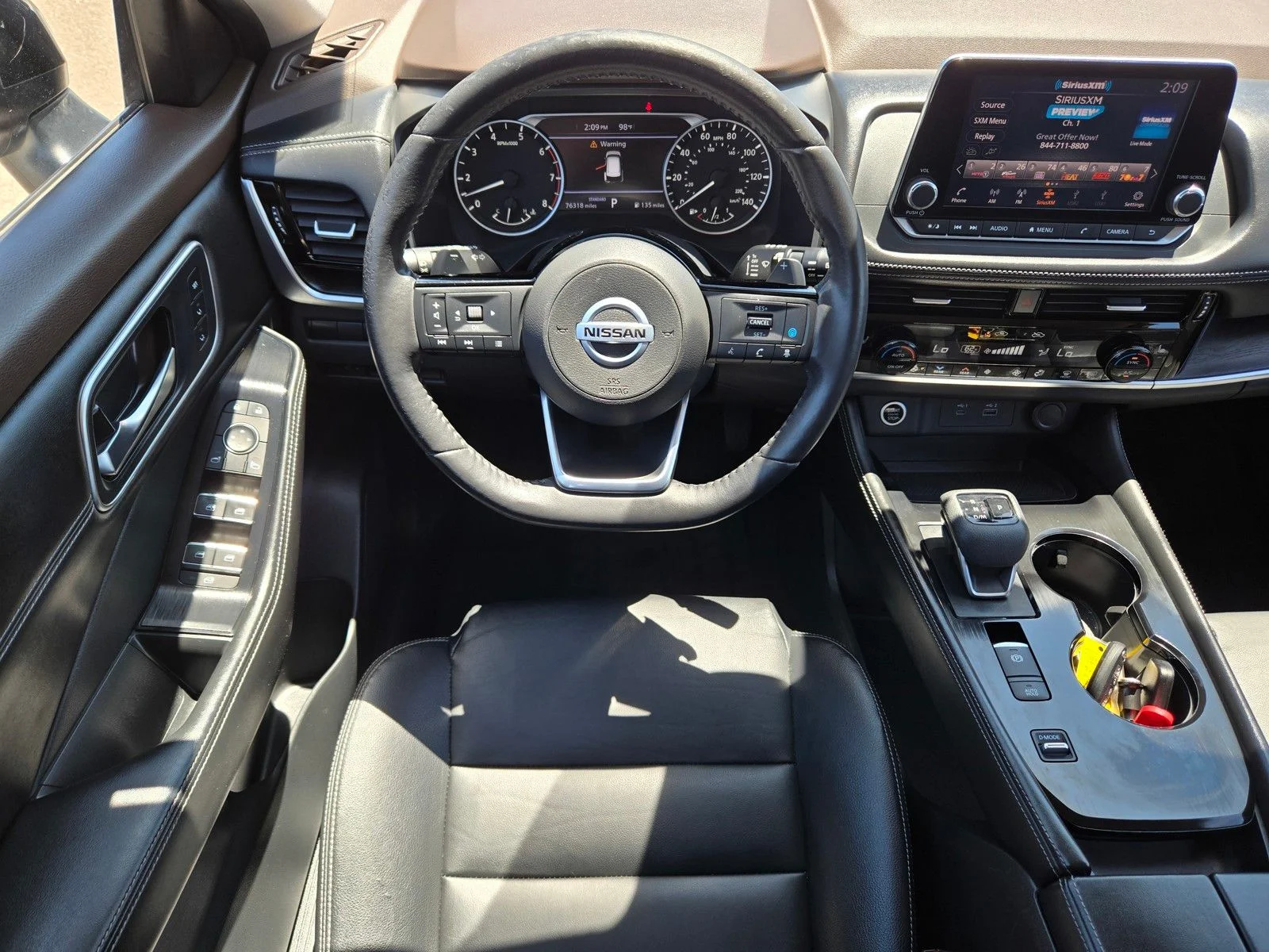 Used 2021 Pearl White Tricoat/Super Black Nissan SL image 16