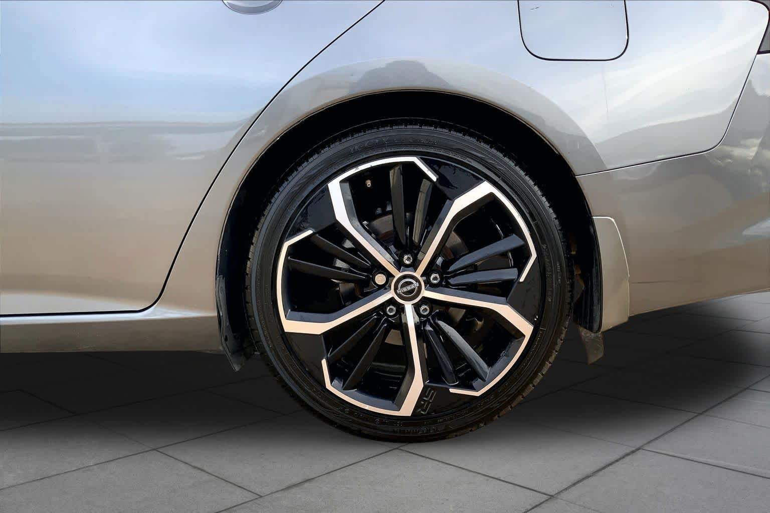 Used 2023 Gun Metallic Nissan 2.5 SR image 11